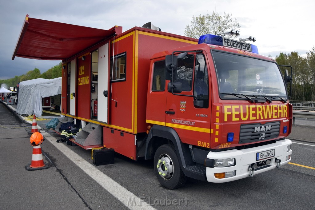 VU Gefahrgut LKW umgestuerzt A 4 Rich Koeln Hoehe AS Gummersbach P080.JPG - Miklos Laubert